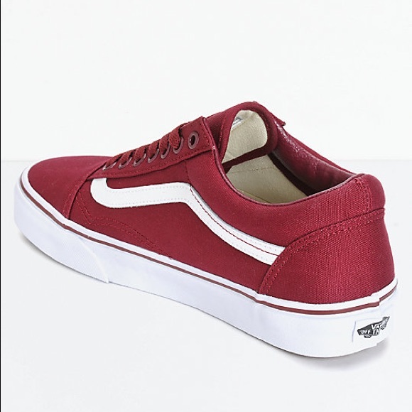 maroon skate shoes